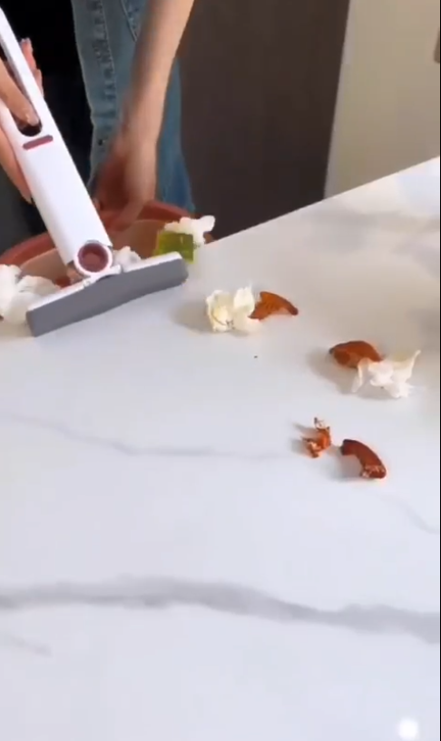 Crystal-Clean Cleaning Mop – Streak-Free Shine Every Time